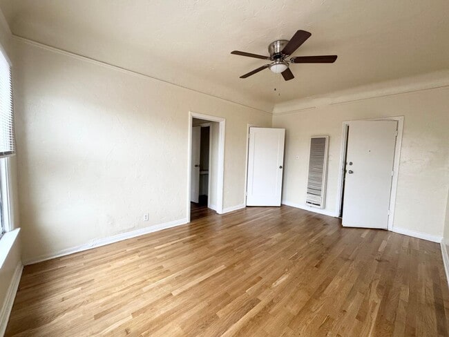 Building Photo - 1154 Normandie Ave Unit 101