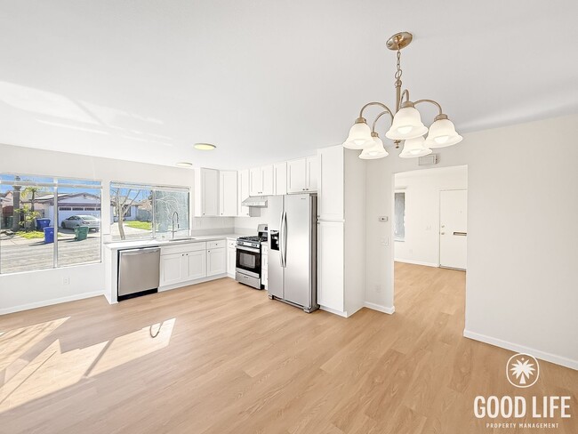 Building Photo - Freshly Remodeled 3B/2BA W/ Fenced Yard & Attached Garage!