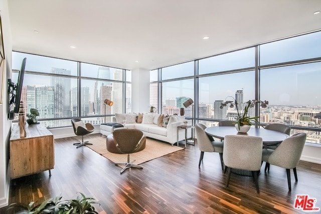 Building Photo - 900 W Olympic Blvd Unit 32K