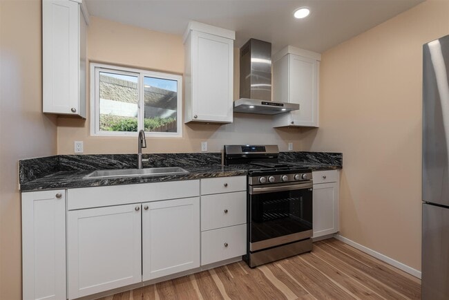 Photo - 12015 Califa St