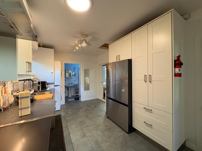 Photo - 3139 Veteran Ave