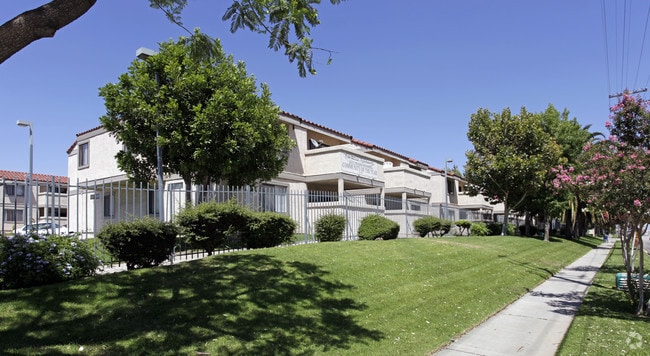 Building Photo - Las Brisas Apartments