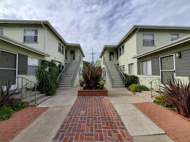 Building Photo - 17905 Crenshaw Blvd Unit B