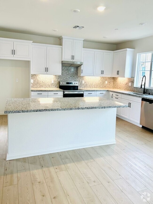 Building Photo - Charming 3-Bedroom Home for Lease in The P...