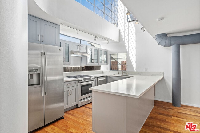 Building Photo - 1015 Marine St Unit 4