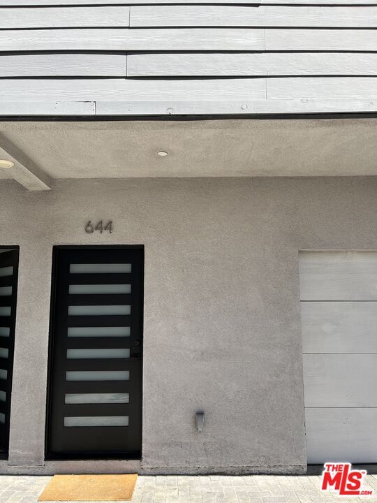 Photo - 644 N Manhattan Pl