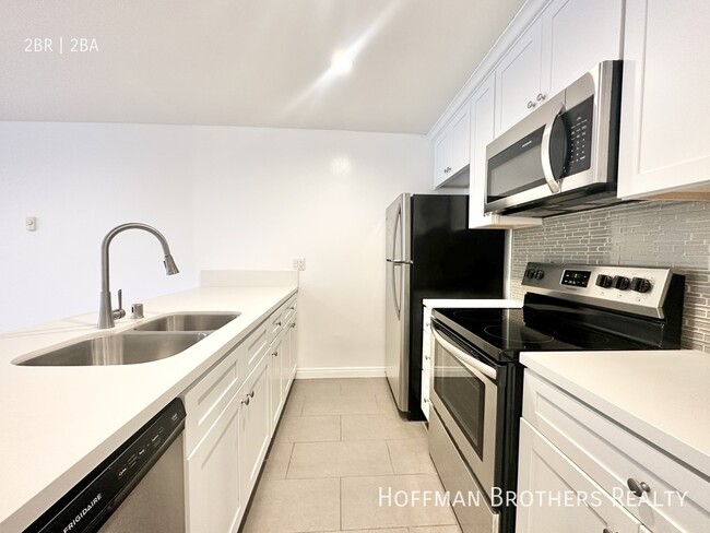 Building Photo - 724 N W Knoll Dr Unit 107