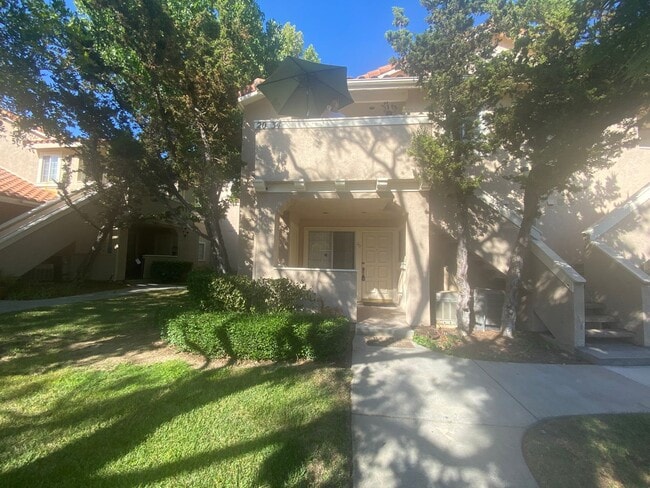 Building Photo - 2 BEDROOM DOWNSTAIRS END UNIT WITH PATIO