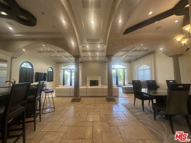 Photo - 458 Flores St