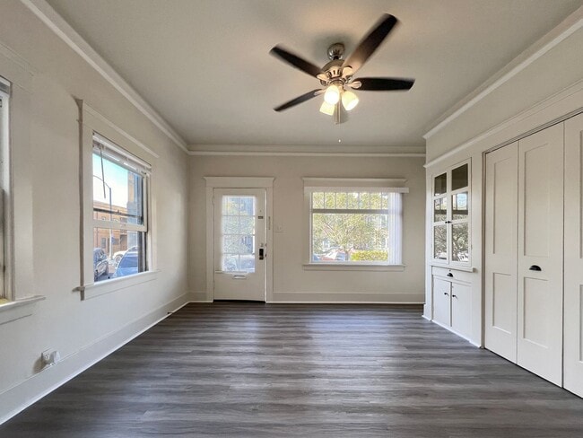 Building Photo - 308 W 4th St Unit 314