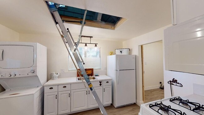 Photo - Coming Soon! Turn-key 1 Bedroom, 1 Bath Cabin for Lease in Crestline, California!