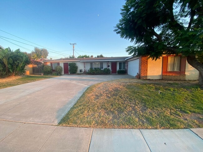 Photo - 2440 E Walnut Ave
