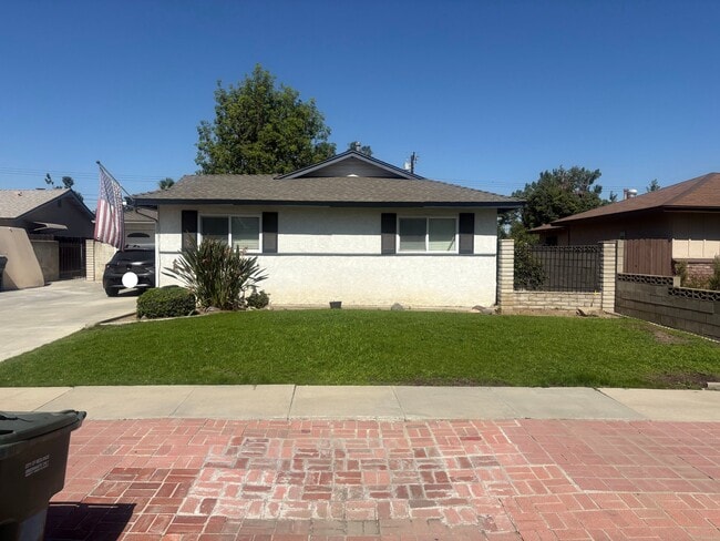 Photo - 1565 Lassen St
