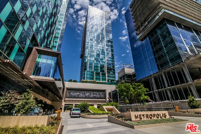 Building Photo - 889 Francisco St Unit 1001