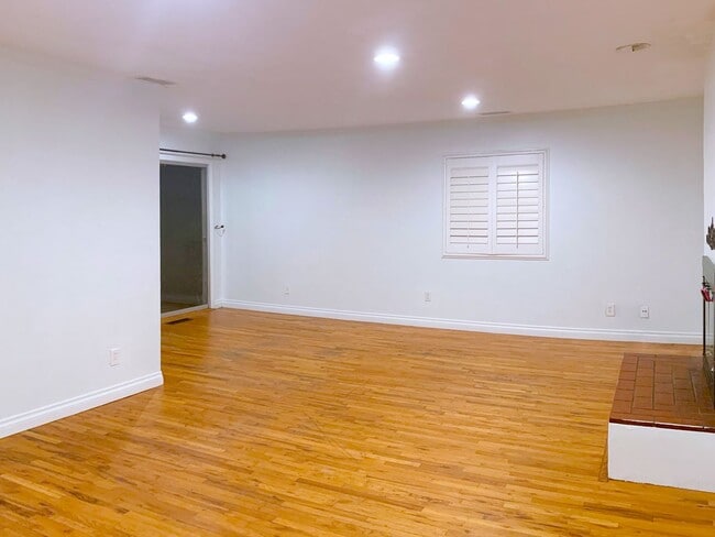 Photo - 4BD 2 BA on Dorothy Way! (Lease out, pendi...