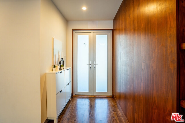 Photo - 4548 Farmdale Ave