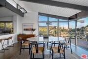 Photo - 2690 Hollyridge Dr House