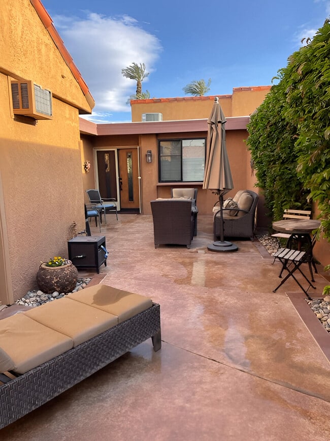 Building Photo - 11 Palma Dr