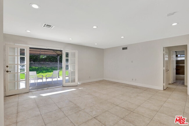 Photo - 6421 Franrivers Ave