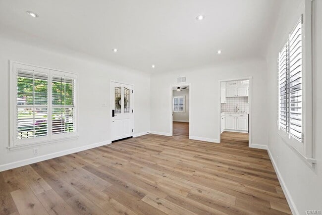 Photo - 731 N Beachwood Dr