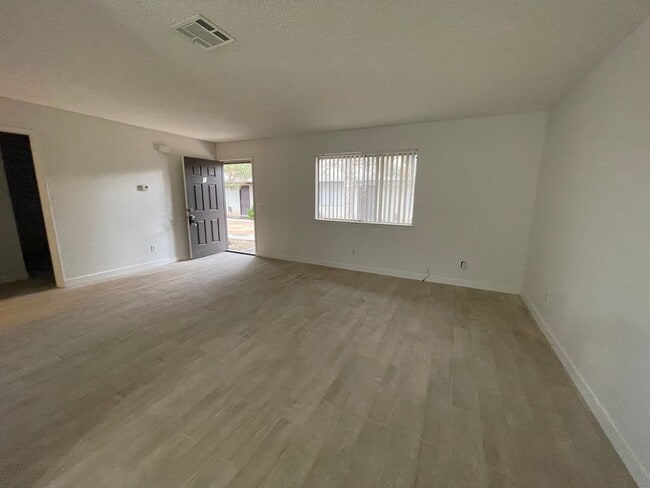 Photo - APPLE VALLEY- REFURBISHED 2 BEDROOM , 2 BATHROOM APARTMENT Unit #1