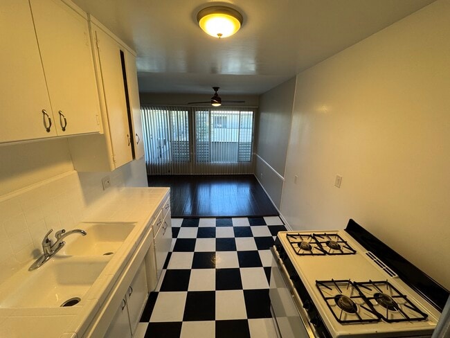 Photo - 5420 Russell Ave