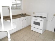 Tiled kitchen w/ stove - 2115 Marengo Ave Unit A