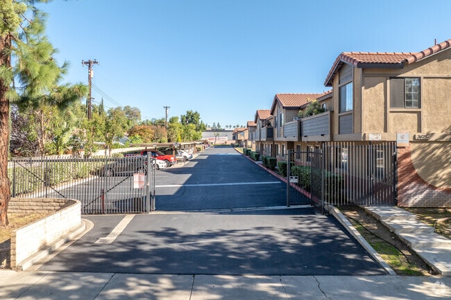 Entrance - Banbury Apartments