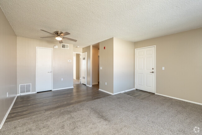 1BR, 1BA - 600SF - Living Room - Magnolia Apartments