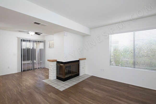 Building Photo - OPEN HOUSE: 10/25 3-4PM ~ 3BR/2.5BA PB Tow... Unit D