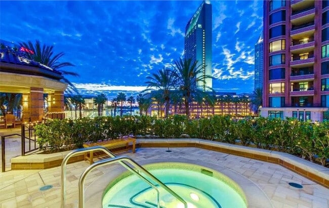 Photo - 500 W Harbor Dr Unit Luxury 2br Condo