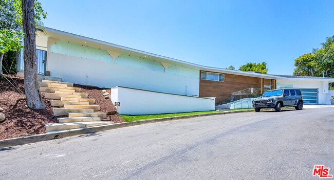 Photo - 849 Glenmere Way