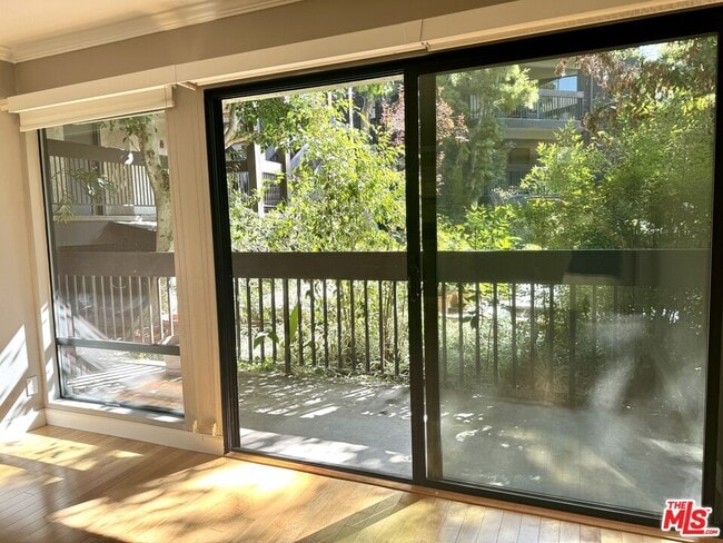 Photo - 950 Kings Rd Unit 143