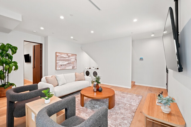 Photo - 425 N Alfred St