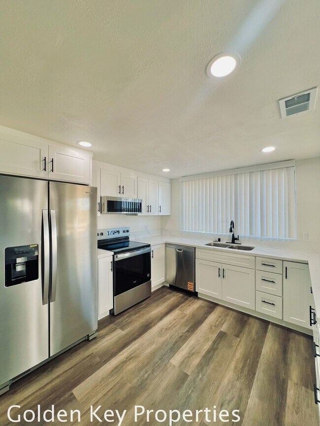 Photo - Welcome to this stunning duplex located in beautiful Bonsall!