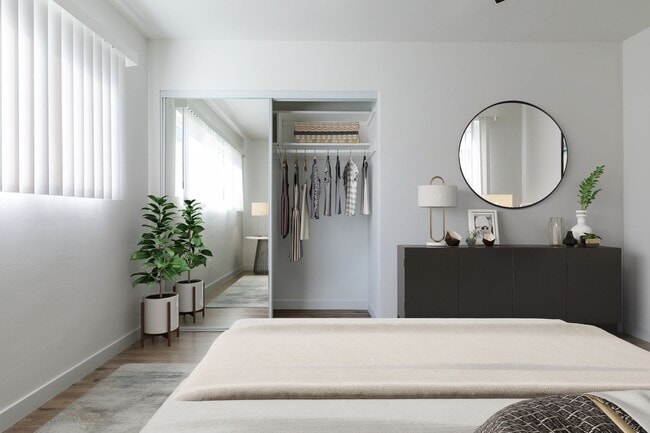 Photo - 1 & 2 Bedroom Apartment in KoreaTown, Los Angeles with Balcony