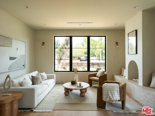 Photo - 11748 La Maida St