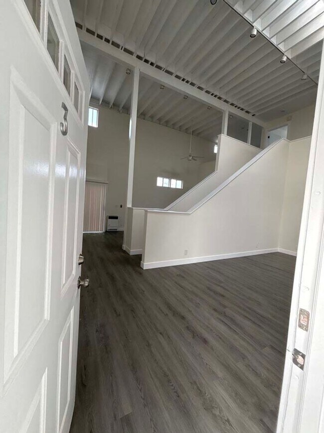 Photo - 915 Broadway St Unit 03