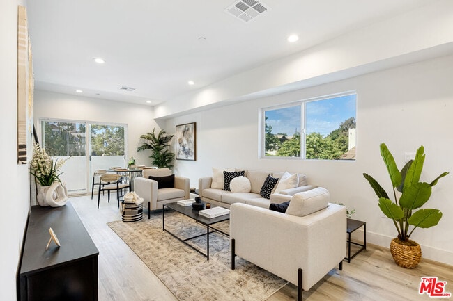 Photo - 220 N Coronado St