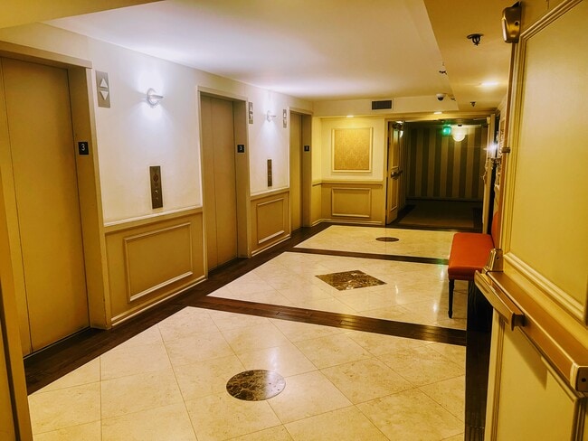 Elevators - 10660 Wilshire Blvd Unit 309