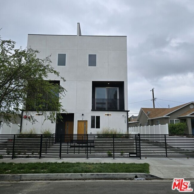 Building Photo - 2111 S West View St Unit 1 Rental