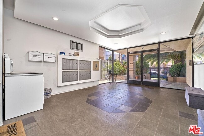 Photo - 326 S Manhattan Pl Unit 205