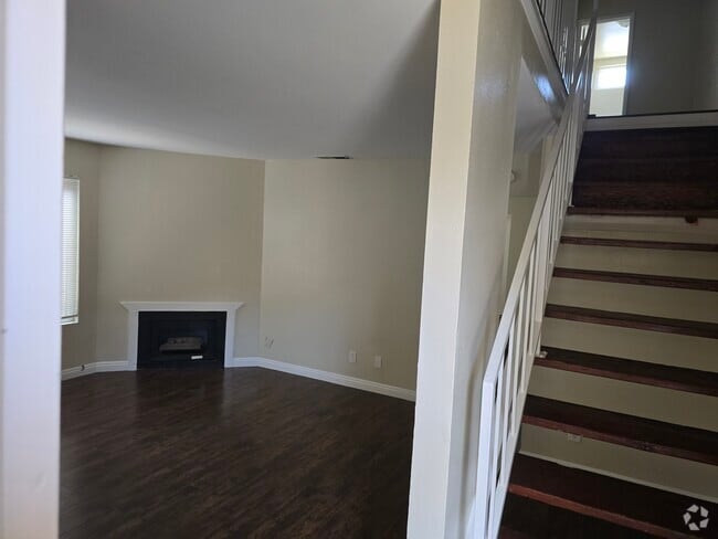Building Photo - 41 E 52nd St Rental