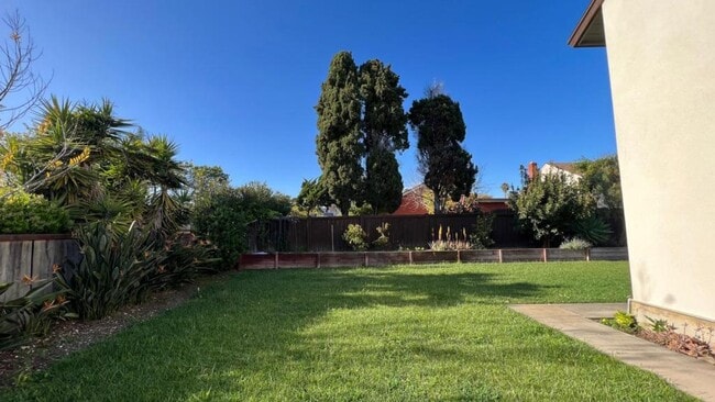 Photo - 7166 Armstrong Rd