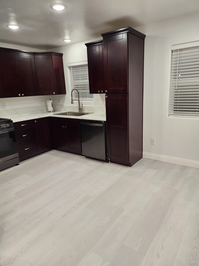 Photo - 461 Smith Ave