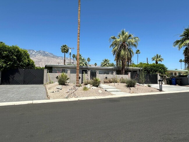 Photo - 725 S Mountain View Dr