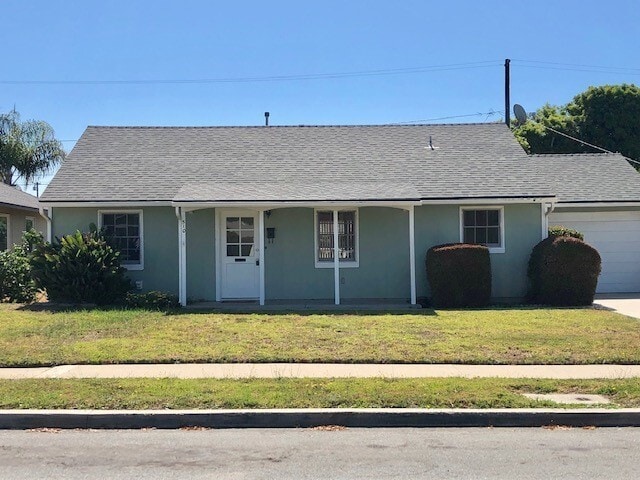 Building Photo - Quaint Midtown Home with New Wood Flooring...
