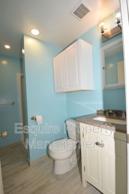 Photo - 138 Oak St