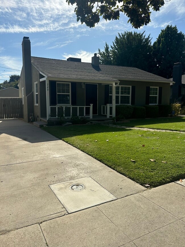 Building Photo - 229 N Griffith Park Dr