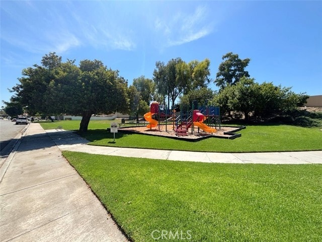 Photo - 836 Cisco St S